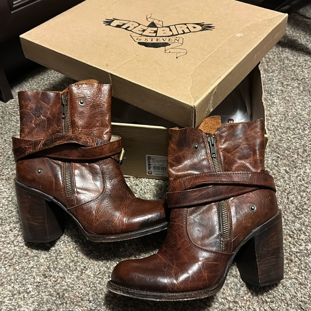 Freebird by STEVEN from buckle ankle booties size 9 BAMA